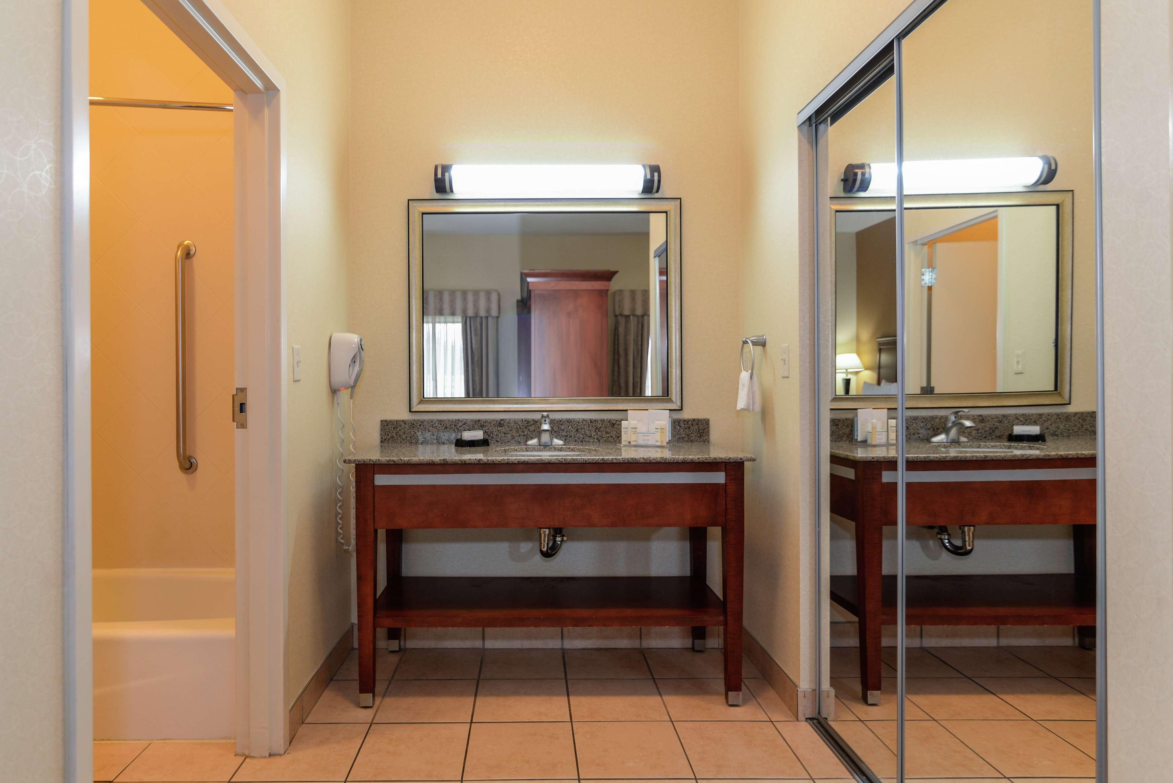 Hampton Inn & Suites Detroit/Chesterfield Exterior photo