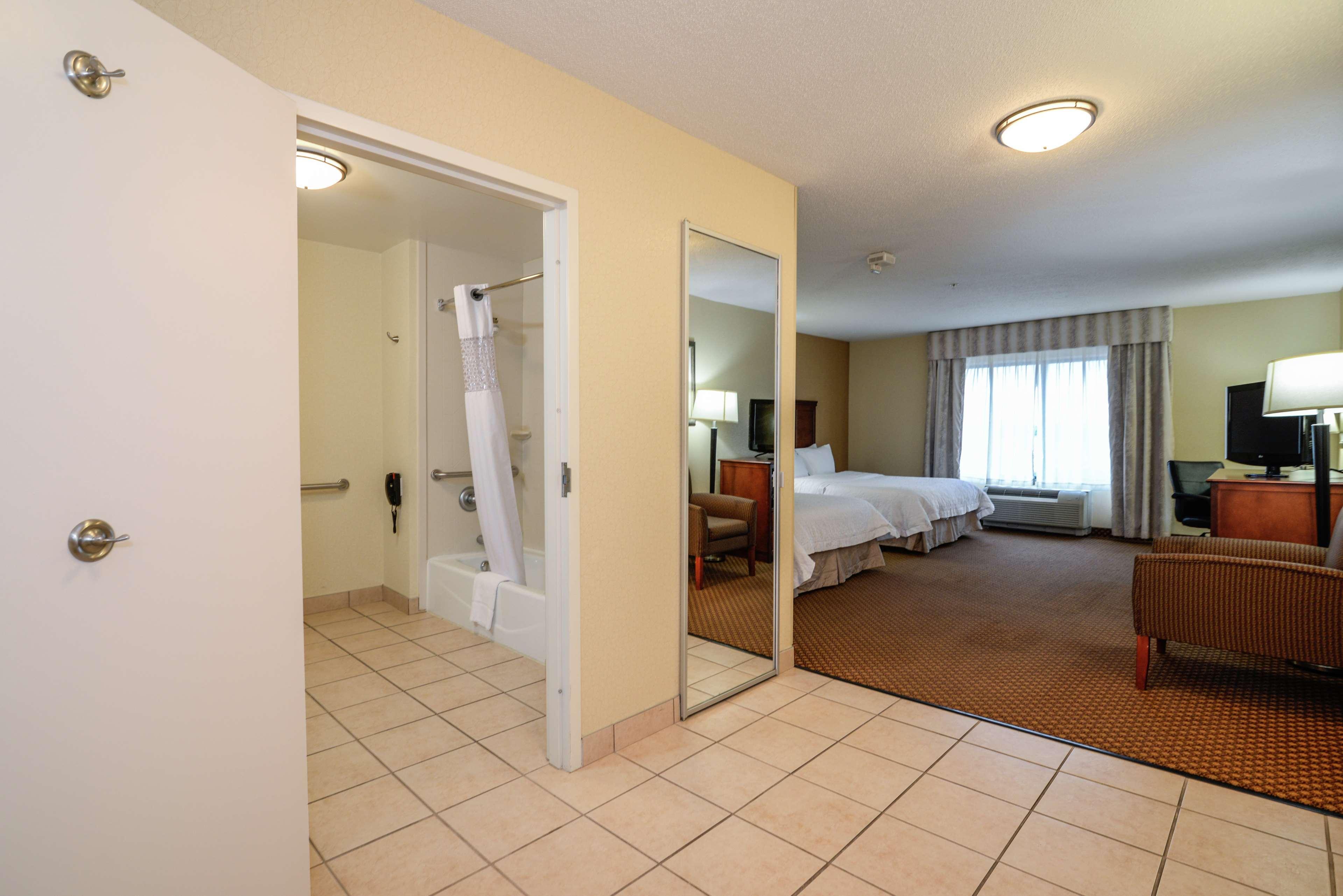 Hampton Inn & Suites Detroit/Chesterfield Exterior photo