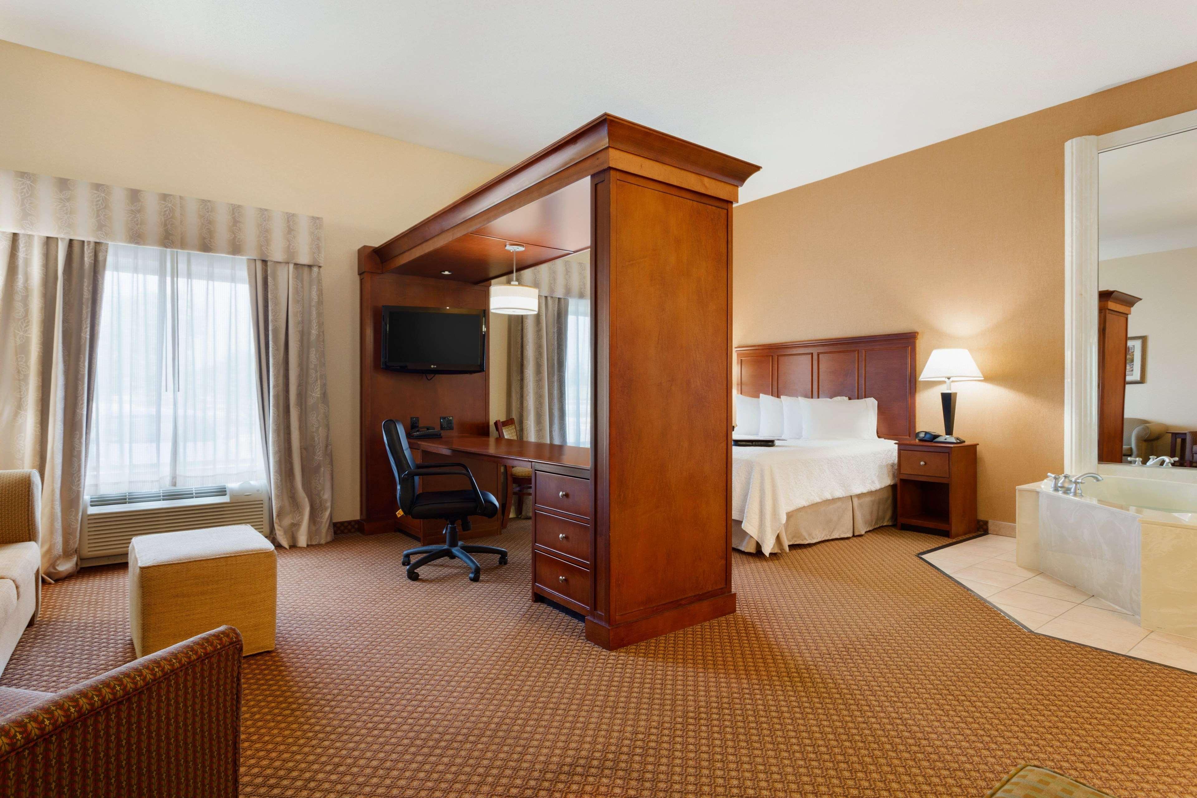 Hampton Inn & Suites Detroit/Chesterfield Exterior photo