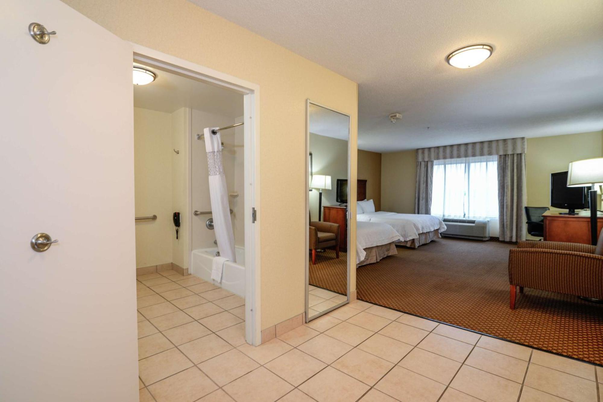 Hampton Inn & Suites Detroit/Chesterfield Exterior photo