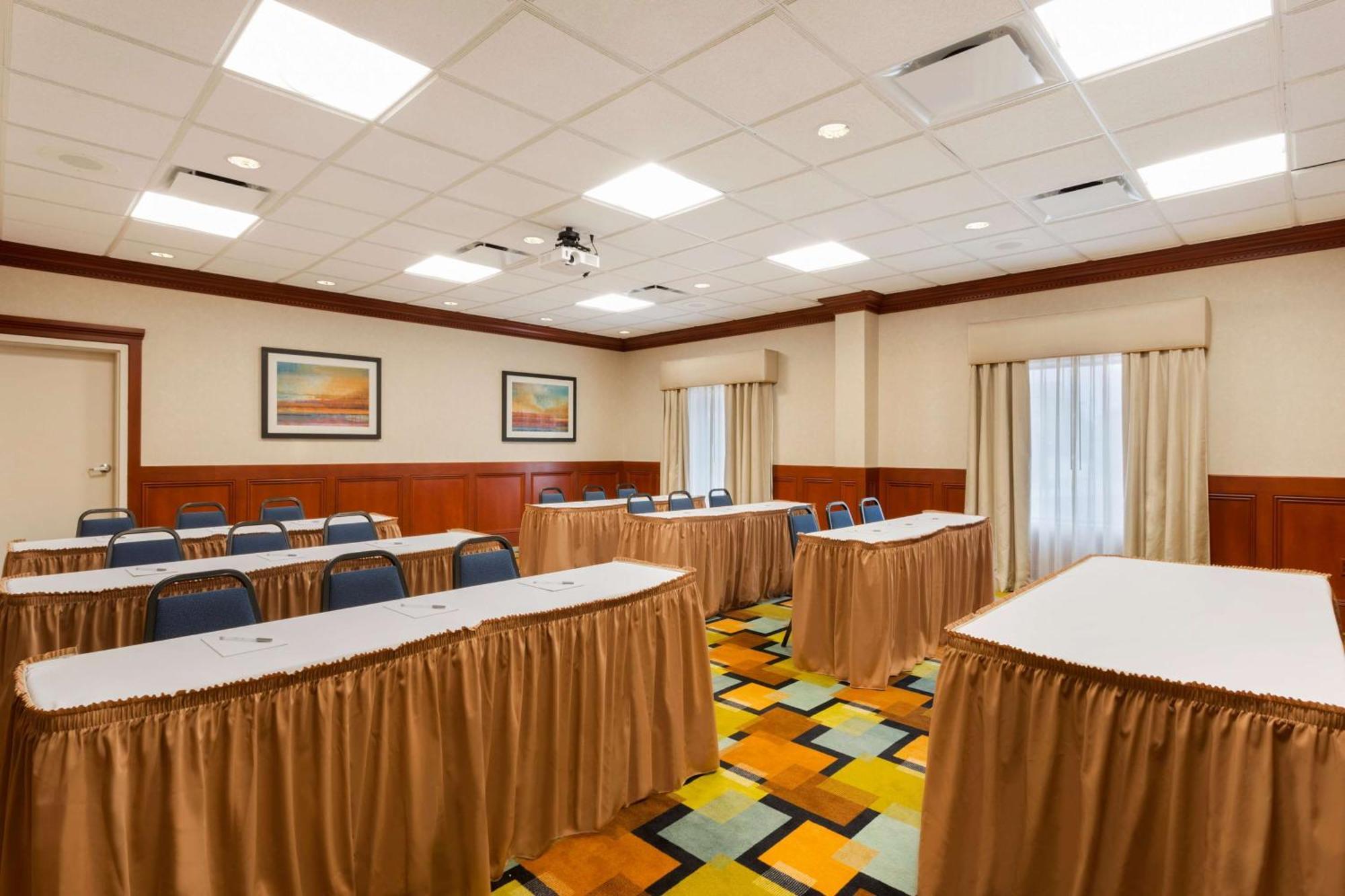 Hampton Inn & Suites Detroit/Chesterfield Exterior photo
