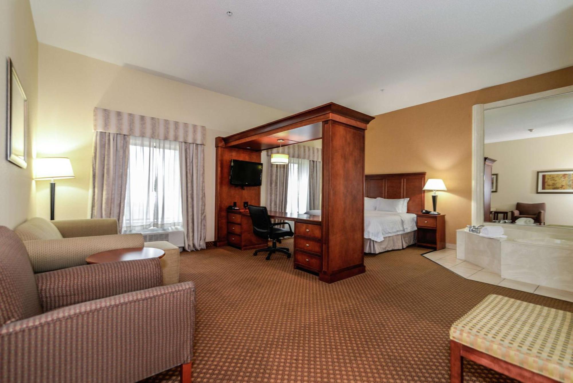 Hampton Inn & Suites Detroit/Chesterfield Exterior photo